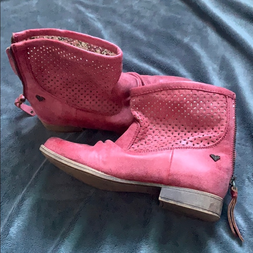 Women’s Roxy distress coral western style boot